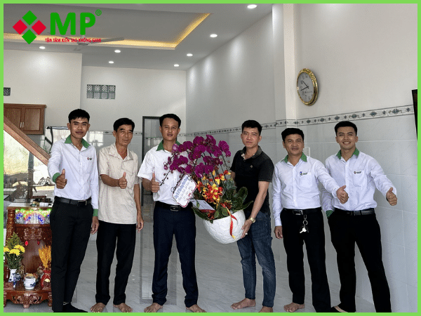 nhà 2 tầng thông thoáng tại Long An